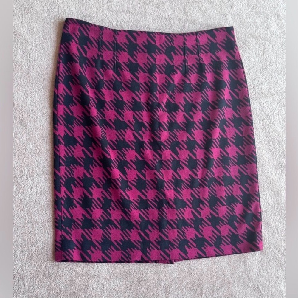 Halogen Pink and Black Houndstooth Pencil Skirt